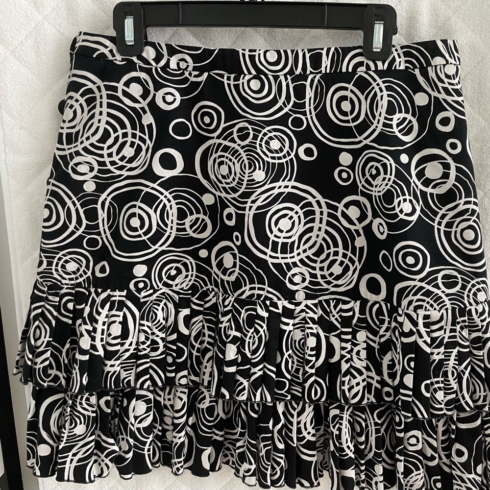 British Kaki double ruffle black and white skirt